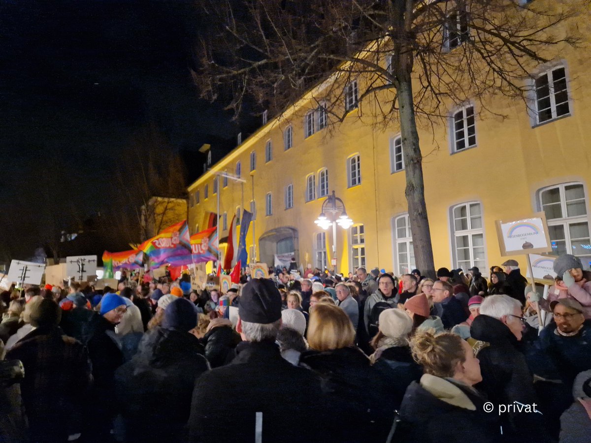 Die BAGSO und ihre Mitgliedsverbände begrüßen Demonstrationen gegen Rechtsextremismus, für Demokratie und eine vielfältige Gesellschaft‼️Ältere Menschen sind ein wichtiger Teil der aktuellen Proteste. 👉kurzelinks.de/irk0