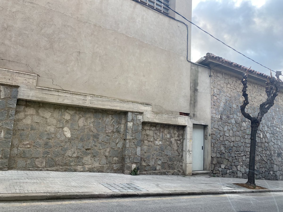 volemrubiverd's tweet photo. Ja no ens queden paraules…ni arbres…i a sobre hem veure com els nostres polítics (@AjRubi i opisició) no diuen ni pio…però parlen i es barallen en els plens de temes que són ni de ciutat…😤🤬🥺 https://t.co/MmKkb0Iatx