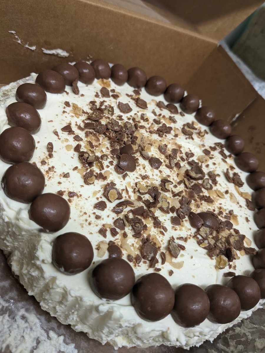 Food glorious food!
For food waste that we collect from customers, it is recycled using Anaerobic Digestion which is the process in which bacteria breaks down organic matter in the absence of oxygen to produce a biogas. ♻
Helping the environment, one cheesecake at a time 🦸