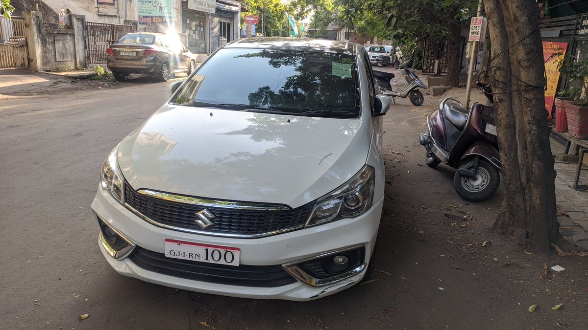 DarshitPSoni's tweet photo. @GujaratPolice car with black film. Something phishing? GJ01RN100 https://t.co/IFgZT6ly80