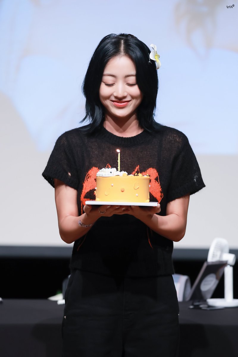YuangleJYJH's tweet photo. 230828

" 🎂 "

#TWICE #트와이스 #トゥワイス #지효 #JIHYO #ジヒョ 
#HappyJihyoDay https://t.co/h5UugOHPwN
