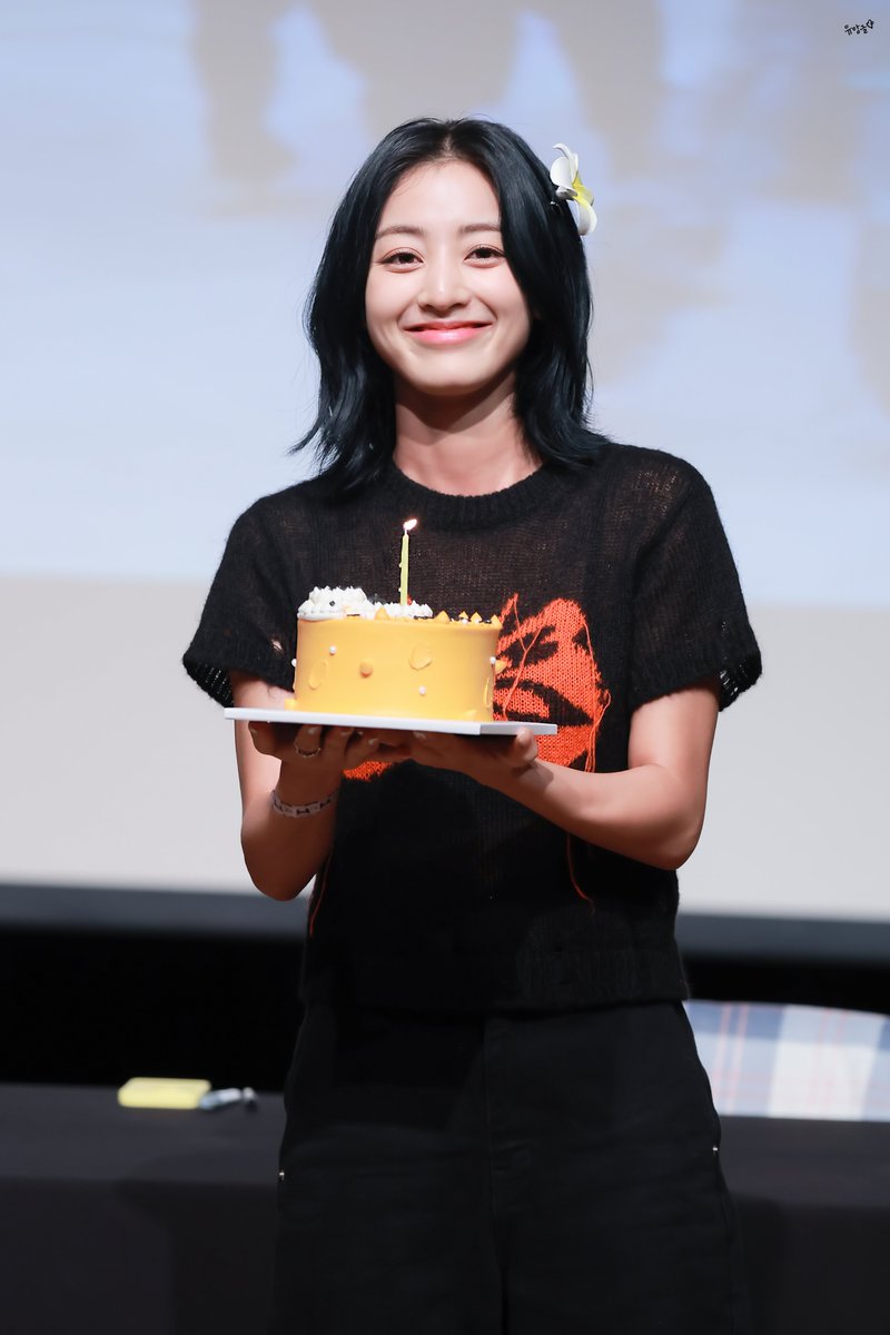 YuangleJYJH's tweet photo. 230828

" 🎂 "

#TWICE #트와이스 #トゥワイス #지효 #JIHYO #ジヒョ 
#HappyJihyoDay https://t.co/h5UugOHPwN