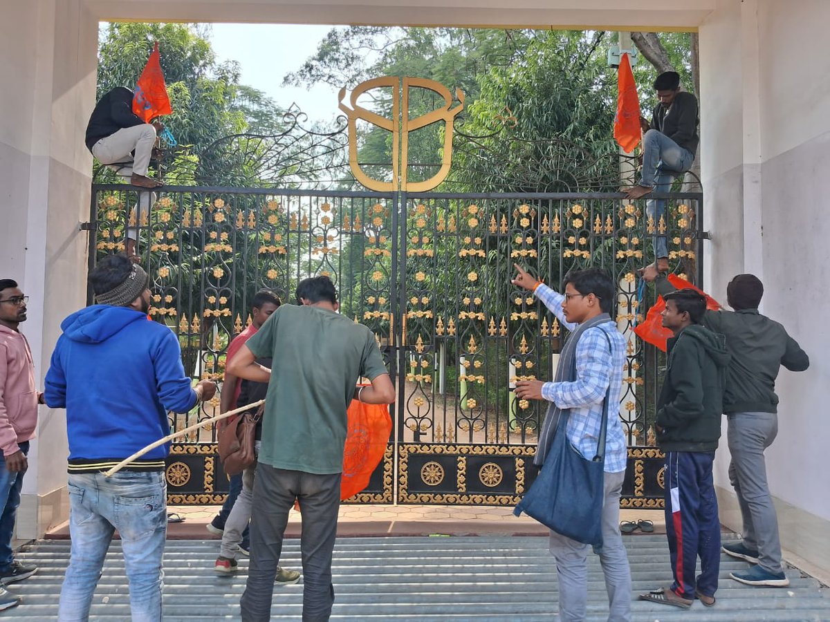 ABVPBanga's tweet photo. পুরুলিয়া জেলা লালপুর মহাত্মা গান্ধী কলেজ ইউনিট ঘোষণা করা হলো এবং কলেজ চত্বরে বিদ্যার্থী পরিষদের পতাকা লাগানো হলো I
#ABVPPurulia
#ABVPInCampus
#ABVPBanga https://t.co/VFkdrouHIR
