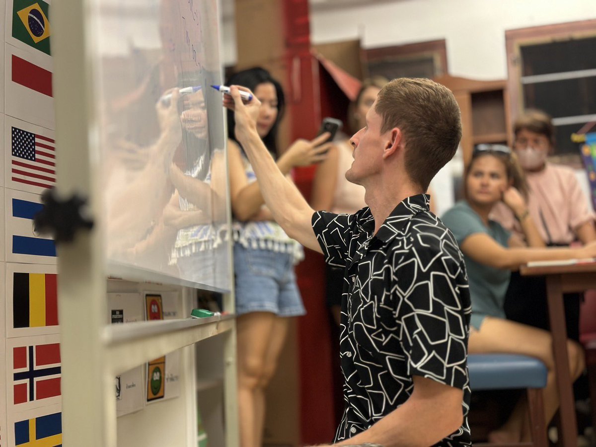 BKK_community's tweet photo. English provides a gateway to numerous opportunities, and we aim to unlock these doors through our complimentary evening classes, catering to adult students who are enthusiastic and eager to enhance their language skills. 📚✏️
Bangkok Community Help Foundation
#KlongToei #Bangkok #Thailand #learning
