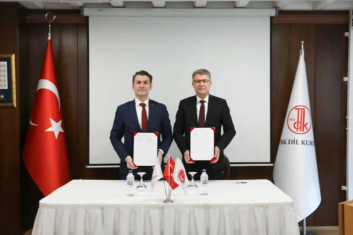 mebyegitek's tweet photo. Millî Eğitim Bakanlığı Yenilik ve Eğitim Teknolojileri Genel Müdürü Mustafa Canlı ve Türk Dil Kurumu Başkanı Prof. Dr. Osman Mert, Güncel Türkçe Sözlük’ün genel ağ servisinin kullanımına ilişkin iş birliği protokolü imzaladı.
@tcmeb 
@Yusuf__Tekin 

🔗 https://t.co/WDI5QVLrII https://t.co/WLEz6cqGgG