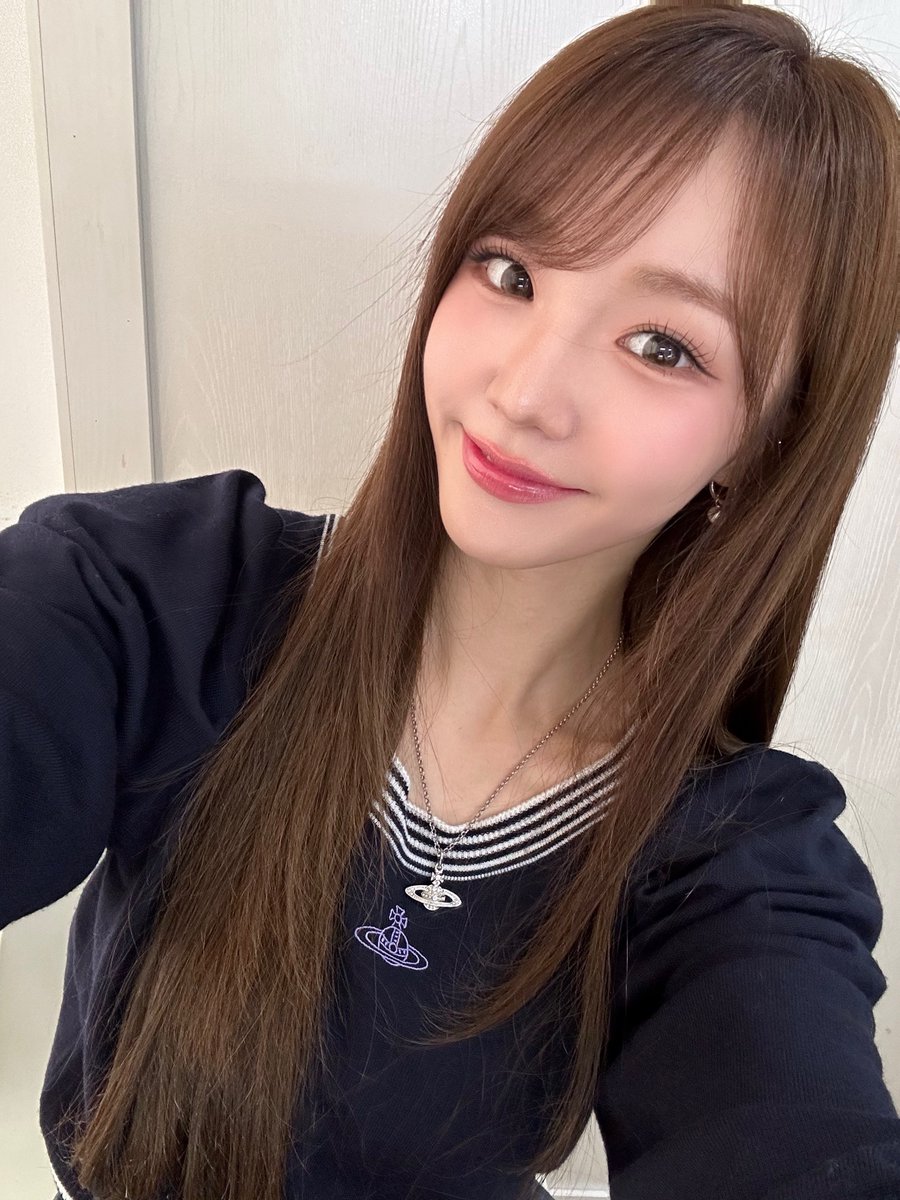 [#나나]
요즘 딸기 넘 맛있어요🍓 
모두 모두 딸기 드세요🍓

#wooah #우아 #NANA