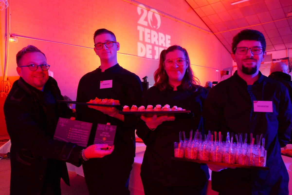 Nos #producteurs étaient à l’honneur à la cérémonie des vœux avec un service 100% #local. Une vingtaine de producteurs et artisans des 4 coins de l’agglo ont répondu présents pour servir leurs spécialités. Soyons fiers des #talents de notre #territoire !