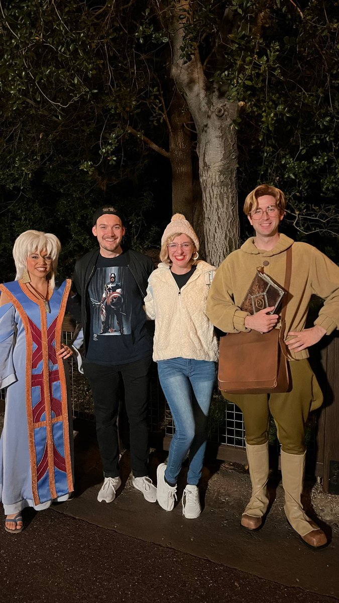 AtlantisTLE's tweet photo. Guess who stopped by @Disneyland for Moonlight Magic yesterday?! 🏰
📷: themeparkcharacterquest, @david_heller25, @thisisnotdanica
#AtlantisisWaiting #MoonlightMagic #AtlantisTheLostEmpire #Disney #Atlantis #MiloThatch #QueenKida #Disneyland #Kida https://t.co/AMFebkds1M