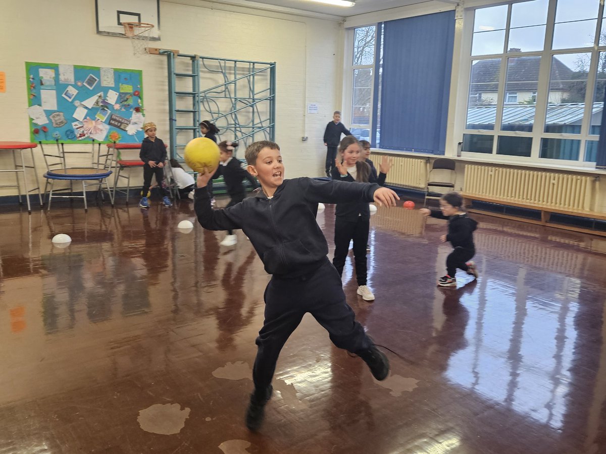 BatsBCP's tweet photo. In PE, we played protect the princess in dodgeball! @BeechesCP @BeechesSports https://t.co/uThvVo0cbA