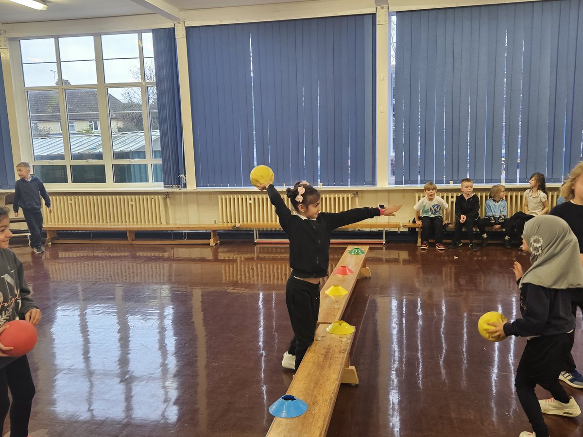 BatsBCP's tweet photo. In PE, we played protect the princess in dodgeball! @BeechesCP @BeechesSports https://t.co/uThvVo0cbA