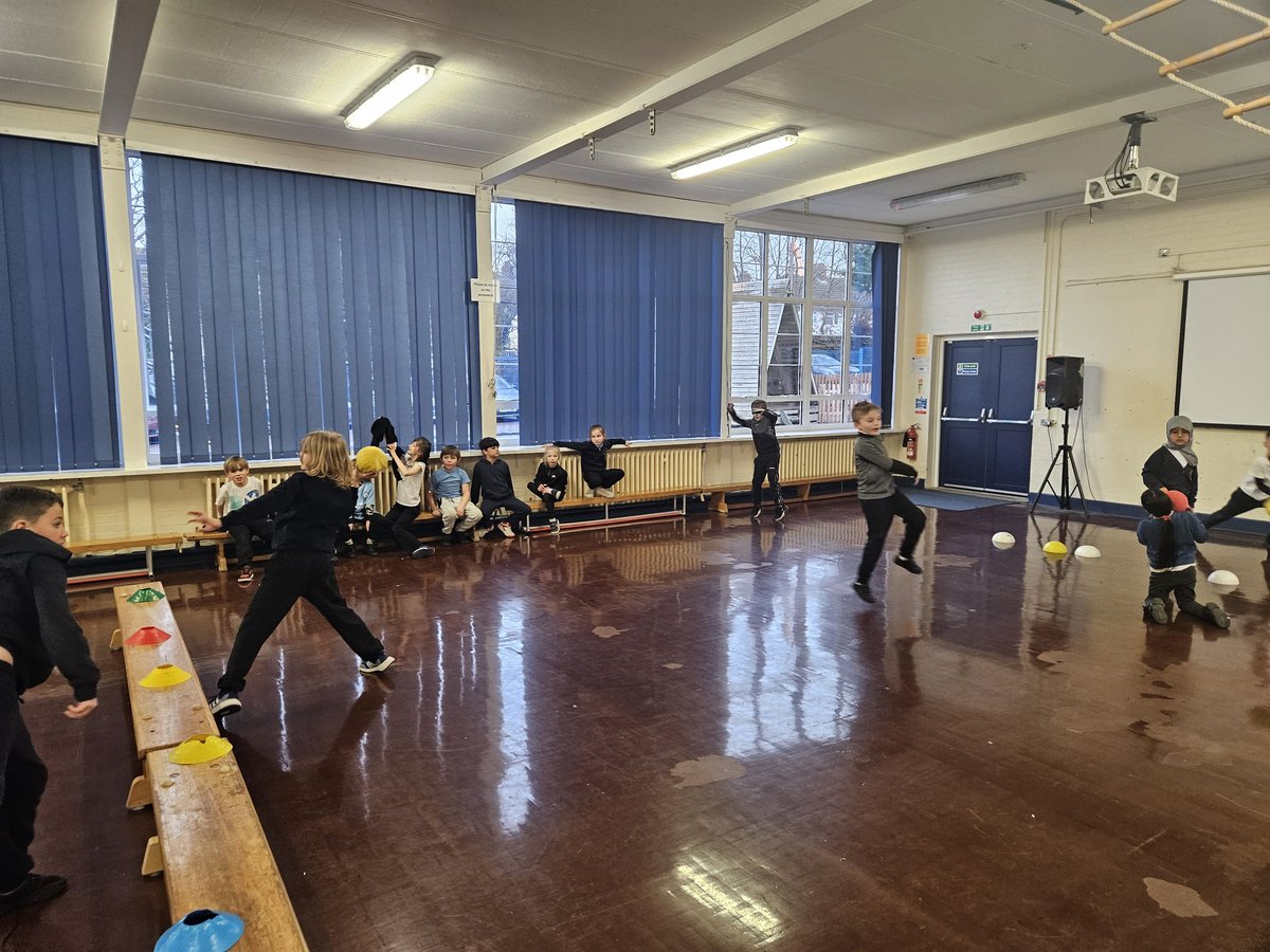 BatsBCP's tweet photo. In PE, we played protect the princess in dodgeball! @BeechesCP @BeechesSports https://t.co/uThvVo0cbA