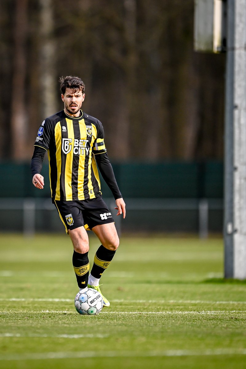 MijnVitesse's tweet photo. Vitesse verliest besloten oefenduel met 1-2 van sc Heerenveen. https://t.co/4qBn3KoJvV