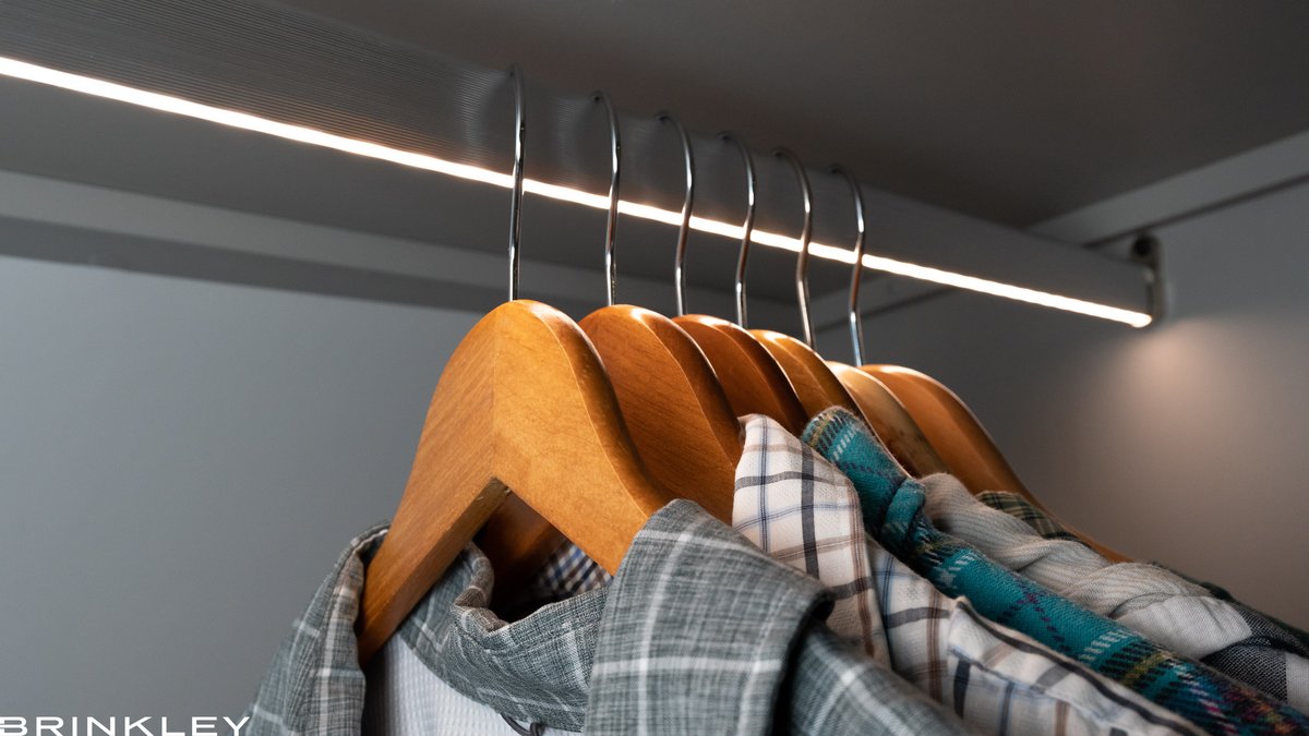 BrinkleyRv's tweet photo. A closet even your house will dream of! 💤💭
This space packs a P U N C H... built-in shoe storage, an LED closet rod, residential mirrored sliding doors & enough room you'll never have to pick & choose what to bring! 😉 #BrinkleyRV #ModelZ #101plus
https://t.co/dKuQ3hEsgB https://t.co/3lko9J6PtB