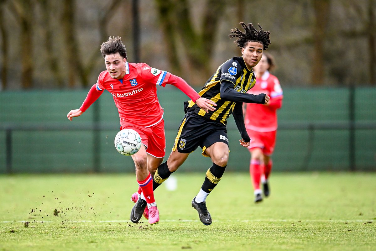 MijnVitesse's tweet photo. Vitesse verliest besloten oefenduel met 1-2 van sc Heerenveen. https://t.co/4qBn3KoJvV