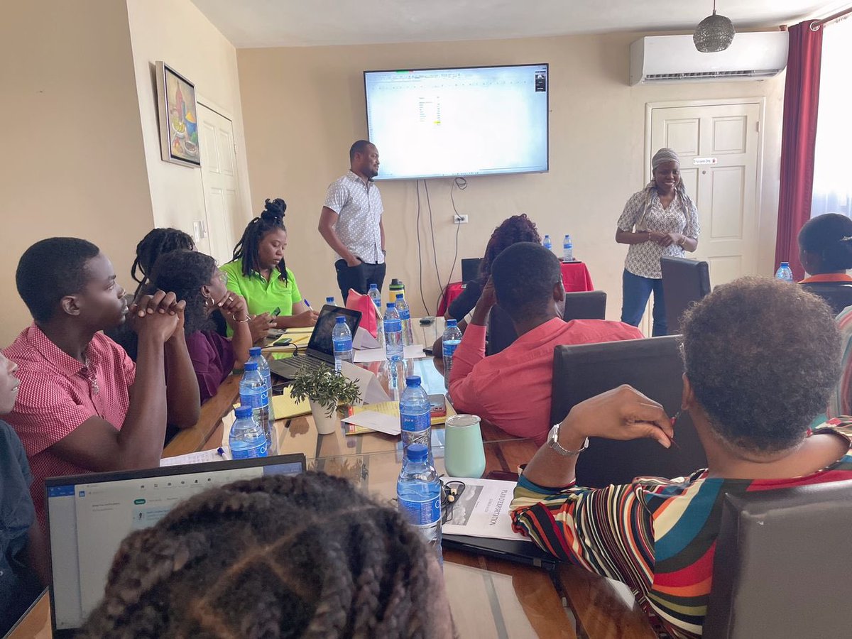 ccfeh's tweet photo. Formation sur la préparation à l’exportation organisée par TFO CANADA en partenariat avec la CCFEH.
La Présidente de la CCFEH, Mme Daniella Jacques, a aussi pris un moment spécial pour saluer chaleureusement les participantes.
#CCFEH #TFOCANADA #FemmesEntrepreneures #Exportation https://t.co/3Qby78xp49