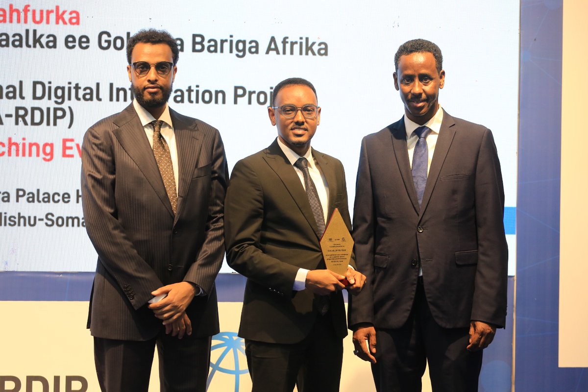 cmjiid's tweet photo. On behalf of my team, I am extremely proud to receive this commendation for PIU SCALED-UP project. Our collective action and commitment have culminated in a job well executed. Heartfelt congratulations to my entire team! @MoF_Somalia @MoCTSomalia @PIU_SCALED_UP https://t.co/wkefM8KsgD
