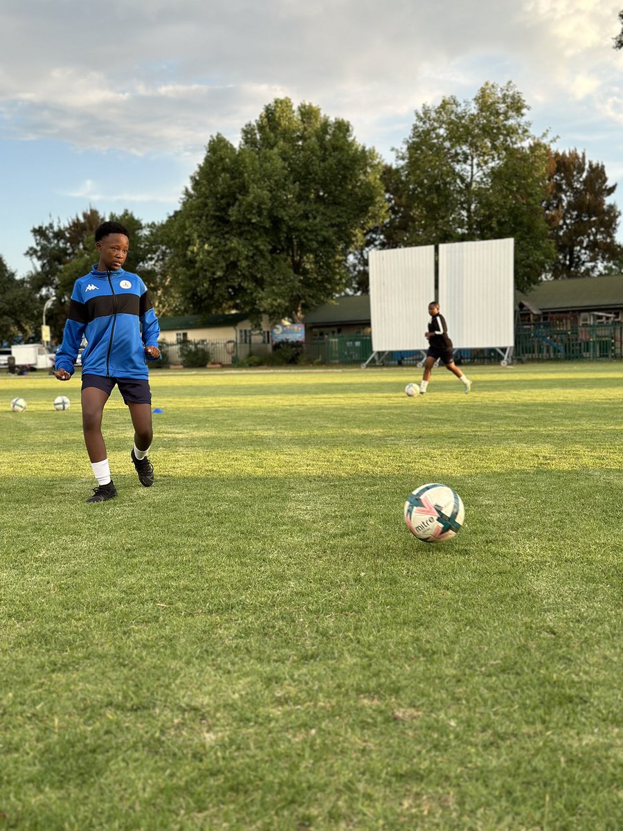 JVWGirlsFootbal's tweet photo. Day in and Day out ⚽️

#wearejvw #jvwdevelopment https://t.co/wtDX2uVNIn