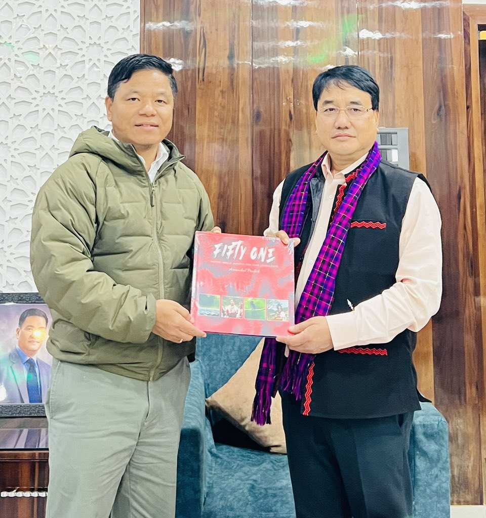 Laisam_Simai's tweet photo. Presented  Coffee Table Book “FIFTY ONE” to @MizeNalong  General Secretary during his visit to Jairampur. 
An effort to showcase the rich culture, tourism potentials to the world . @ArunachalTsm https://t.co/BS2cKT3rYn