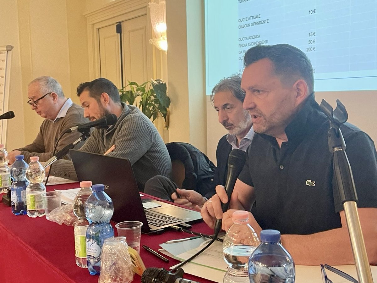 UilTucsToscana's tweet photo. 👷🏼👷🏼♀️#EBCT #Toscana 👉🏽 Stamani si è fatto un passo avanti nella cultura della salute e della sicurezza all’interno delle aziende toscane dei settori #Turismo e #Commercio
#RestiamoUmani #DiamoVoceAlPaeseReale #uil #terziario
@uilofficial @uiltucs 1/2 ⤵️ https://t.co/PQ3eW3tVvO