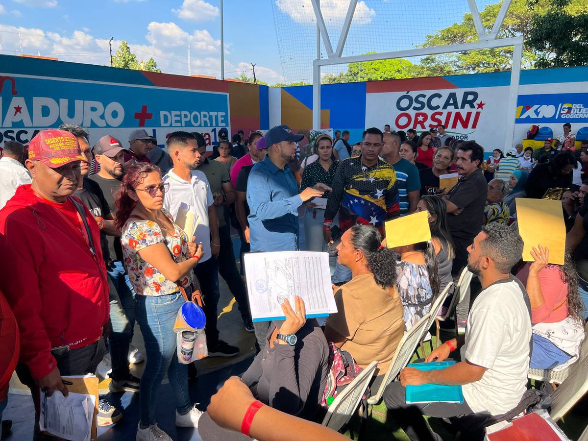 AlcLibertador's tweet photo. “Nosotros estaremos desplegados junto a nuestro presidente y nuestro gobernador para continuar realizando estas jornadas que nuestro pueblo requiere, siempre estamos en la calle brindando lo necesario para que los habitantes de Libertador puedan acceder a sus derechos” https://t.co/kdAqTPTTxF