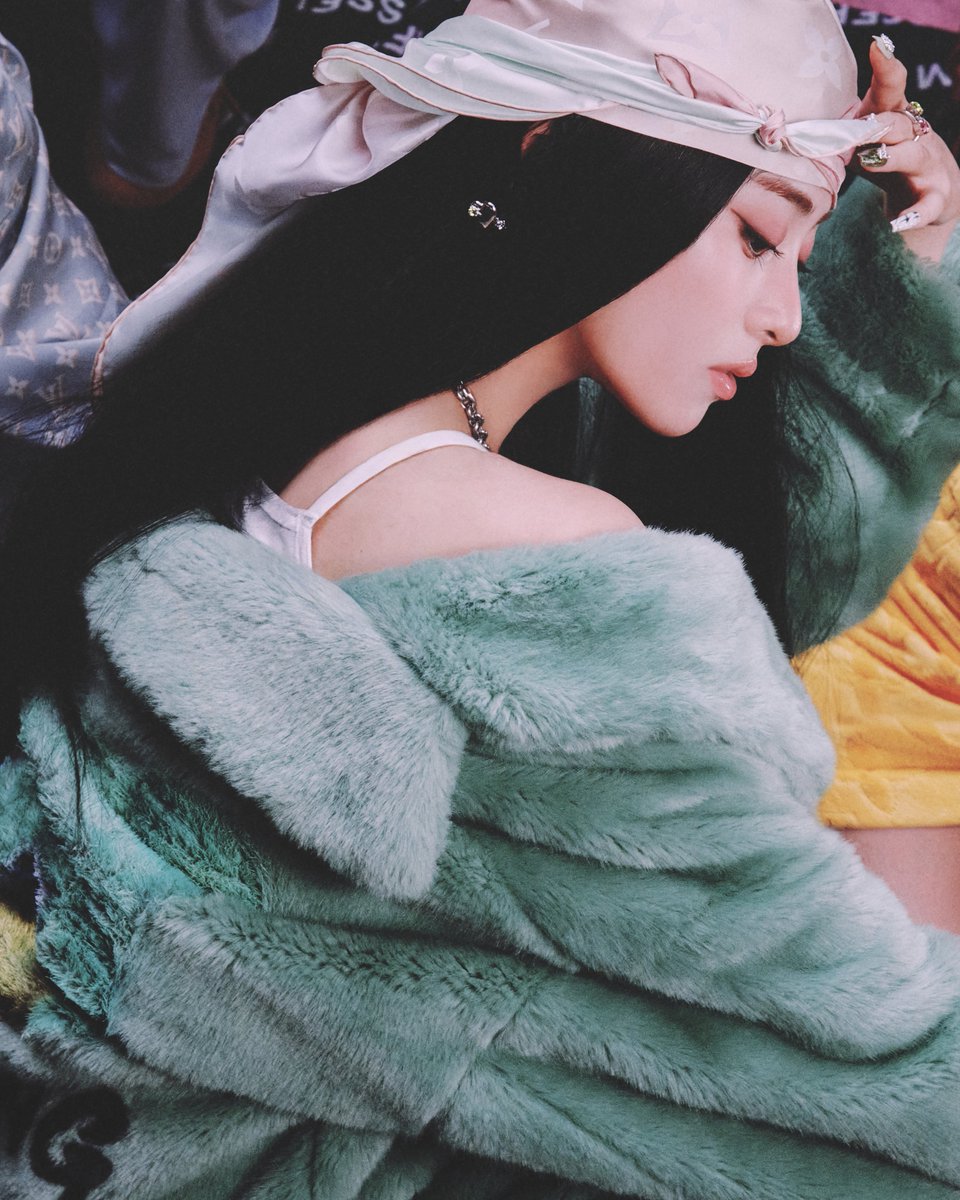 LE SSERAFIM 3rd Mini Album 'EASY'
CONCEPT PHOTO
BALMY FLEX
#HUHYUNJIN #허윤진

weverse.io/lesserafim/med…
2024.02.19 6PM (KST)

#LE_SSERAFIM #르세라핌
#LE_SSERAFIM_EASY #MakeItLookEasy