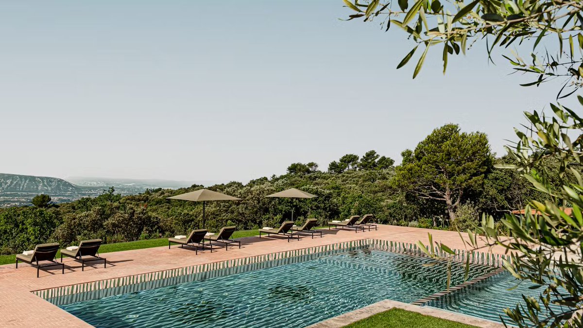 StayOneDegree's tweet photo. Perched on a hilltop above Gordes, impeccable interiors, lush landscaped gardens and sensational views make this the ultimate Provençal escape. Sleeps 18.
https://t.co/Q6J6a5zClX #stayone #gordes https://t.co/7ZZrylRhir