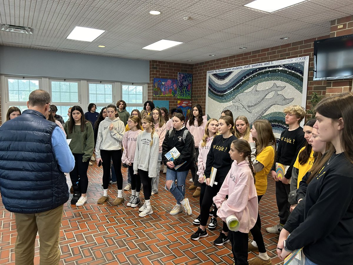 OAPrincipal's tweet photo. SRSD STYLE Student Day!  We love having our visitors!  GO DOLPHINS! https://t.co/SYi8uBKSbU