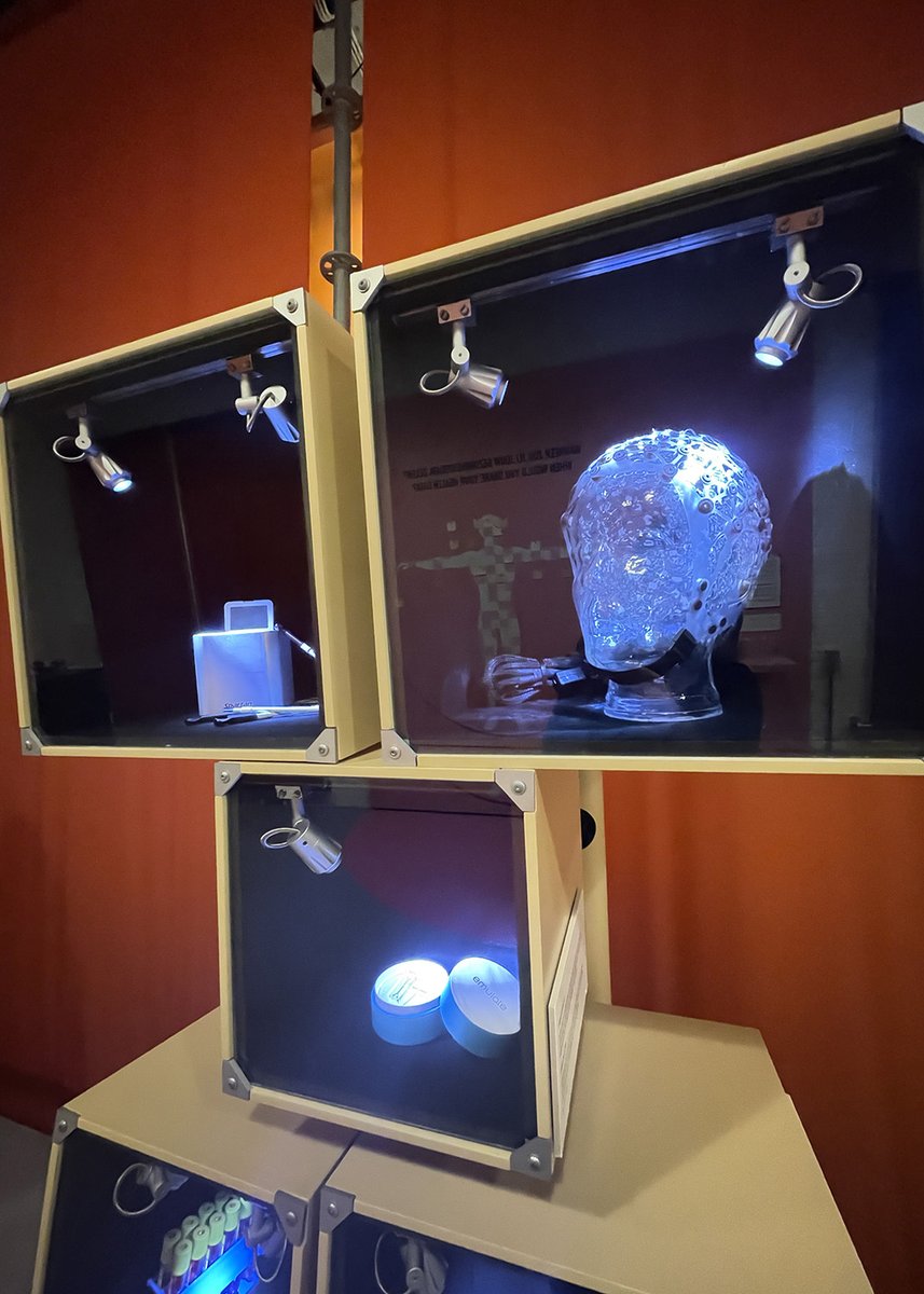 Is it possible that in the future we could reach the age of 150, or maybe even live for a whole millennium? - the question posed by the #LivingLooonger exhibition at @NEMOamsterdam Studio. Read about the @AIMind_eu contribution & learn more about the EEG 🧠rb.gy/wdq0rm