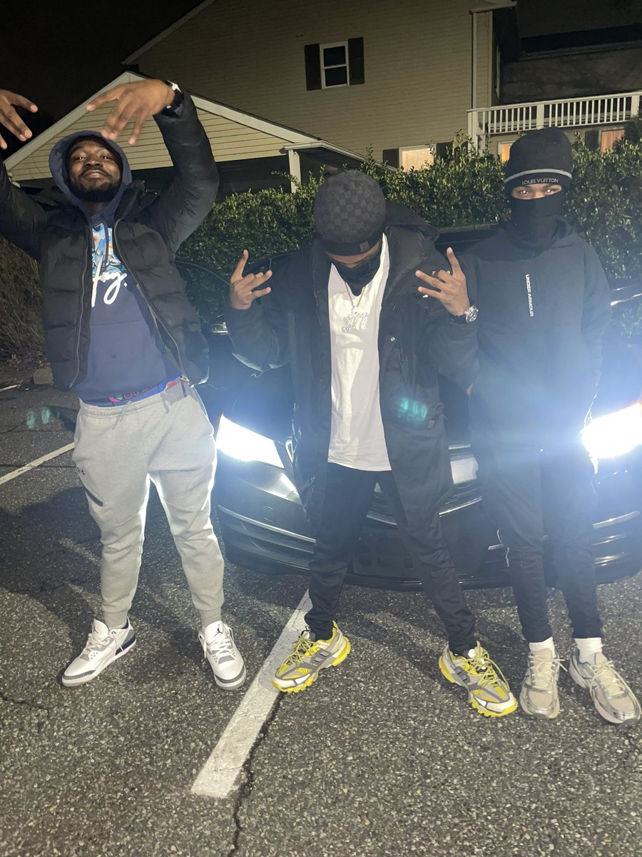stackinglor10's tweet photo. Niggas know wassup https://t.co/MbsZc6f0ie