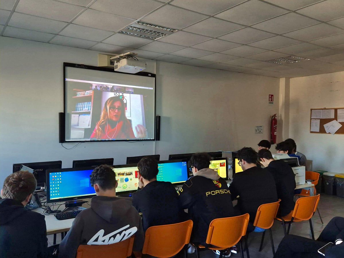 team_MAST_'s tweet photo. Alcuni momenti dell’interessante incontro con la gentilissima dott. ssa Girfatti di ED/Caserta.
Grazie per i preziosi e utilissimi consigli
#Asoc2324
#LiceoFermiParete
#TeamMast
#Blockchain
#AntoniaGirfatti
#EdCaserta https://t.co/MPloiRc7zh