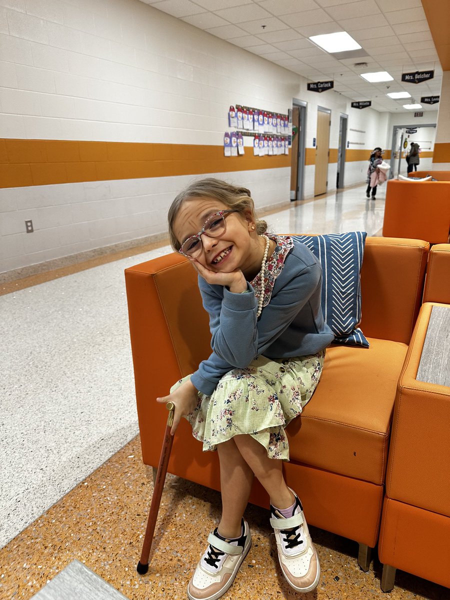 DrC_WKU's tweet image. It’s the 100th day of school for my girl!  As you can see, she’s had a rough year. All the work has really taken a toll on her.  She may not look like your typical second grader, but we still love her!  😉 #100thdayofschool @ctetigers