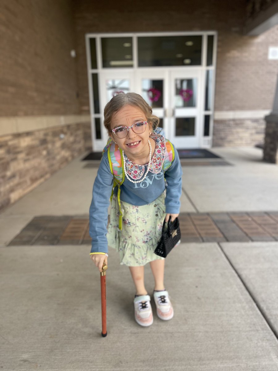 DrC_WKU's tweet image. It’s the 100th day of school for my girl!  As you can see, she’s had a rough year. All the work has really taken a toll on her.  She may not look like your typical second grader, but we still love her!  😉 #100thdayofschool @ctetigers