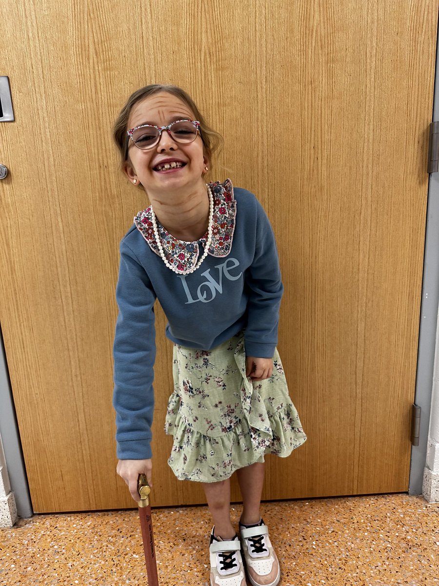 DrC_WKU's tweet image. It’s the 100th day of school for my girl!  As you can see, she’s had a rough year. All the work has really taken a toll on her.  She may not look like your typical second grader, but we still love her!  😉 #100thdayofschool @ctetigers