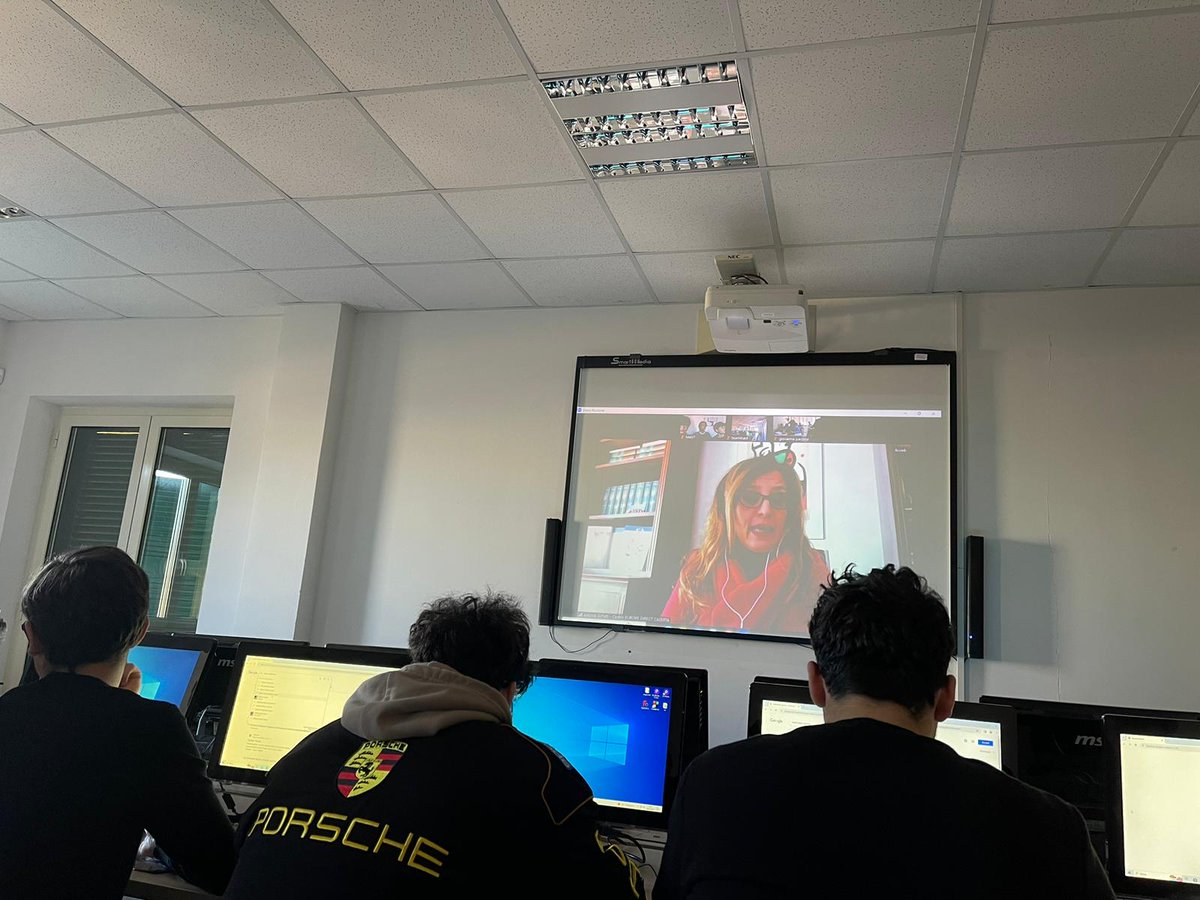 team_MAST_'s tweet photo. Alcuni momenti dell’interessante incontro con la gentilissima dott. ssa Girfatti di ED/Caserta.
Grazie per i preziosi e utilissimi consigli
#Asoc2324
#LiceoFermiParete
#TeamMast
#Blockchain
#AntoniaGirfatti
#EdCaserta https://t.co/MPloiRc7zh