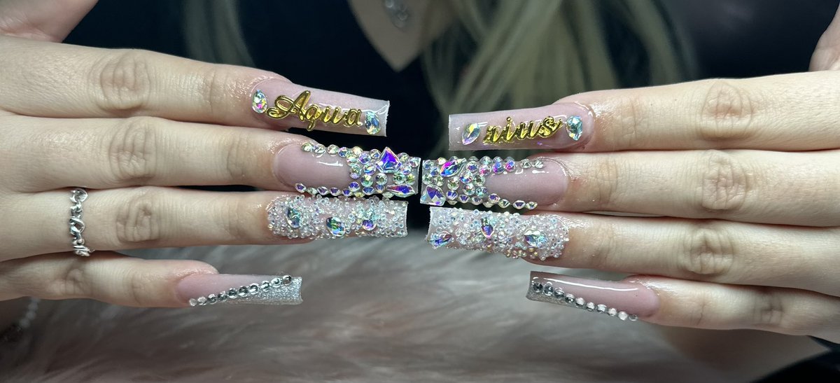 xo_rubiaaa's tweet photo. What’s stopping you from booking with me? Follow my nail page and book ! I’ll be waiting for you 🤭✨ 

IG nail page: Rubiaaanails_ https://t.co/cEhdt7jQP6