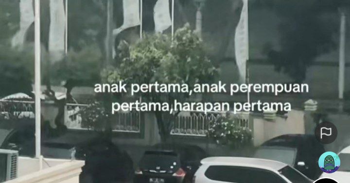 mereka ga menuntutku, tapi aku tahu mereka sangat berharap ke aku

peluk jauh untuk para anak perempuan pertama 💚