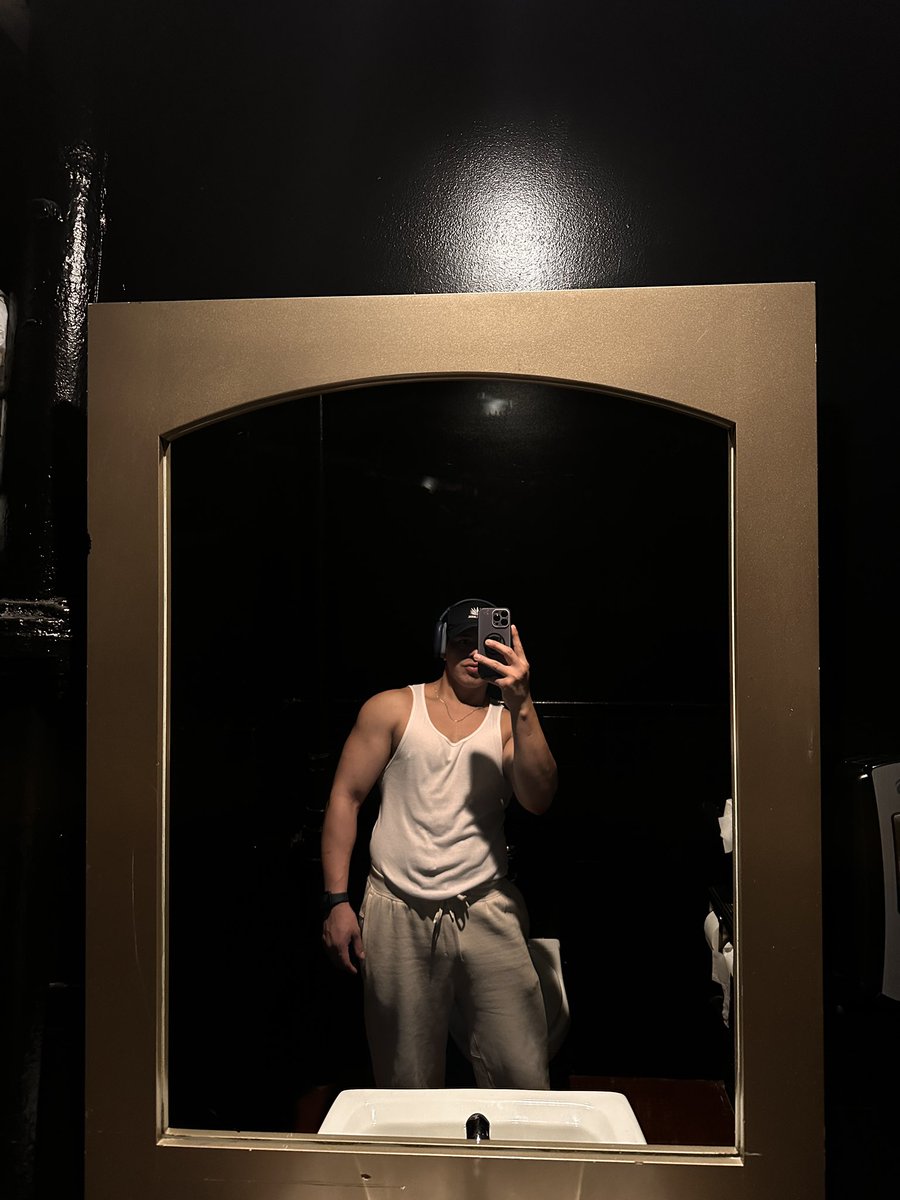 StuartGonzale's tweet photo. Papi is getting bigger 😜 https://t.co/fqePYEGXmF