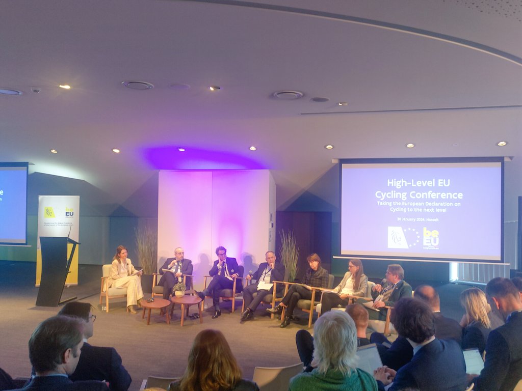WoutBaert's tweet photo. Proficiat aan @DepartementMOW en @LydiaPeeters voor sterke High-level EU Cycling Conference. Vlaanderen inspireert mee het fietsbeleid dat in Europa wordt opgezet, met oa #FietsDNA, #FixTheMix en brede & comfortabele fietspaden voor groeiende diversiteit aan mensen die fietsen. https://t.co/DwTRdeF5Bf
