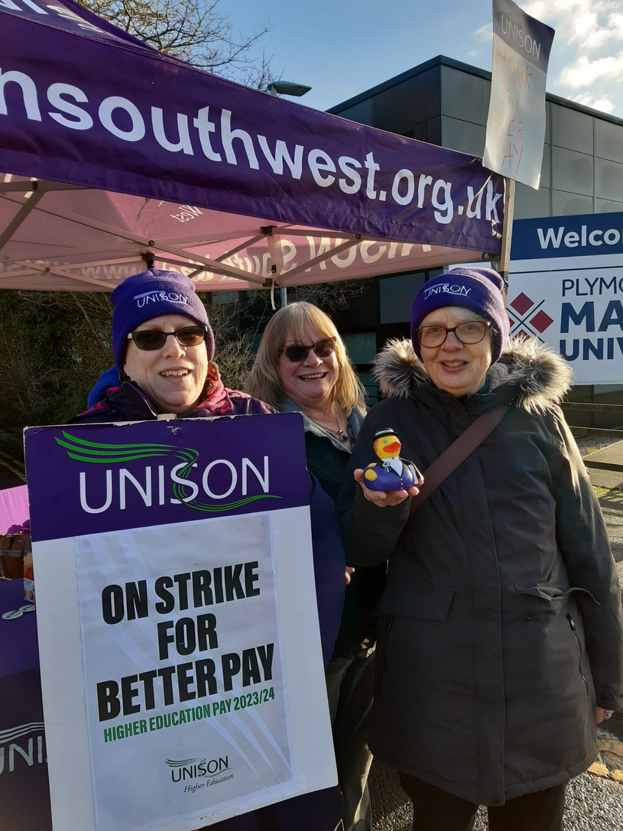 UoPUnison's tweet photo. More pictures from the picket lines at Marjon. Great effort everyone! #payupnow #togetherwearestronger #CostOfLiving #RisingForBetterPay @UNISONSW @UNISONinHE https://t.co/oEyUUzyMwL