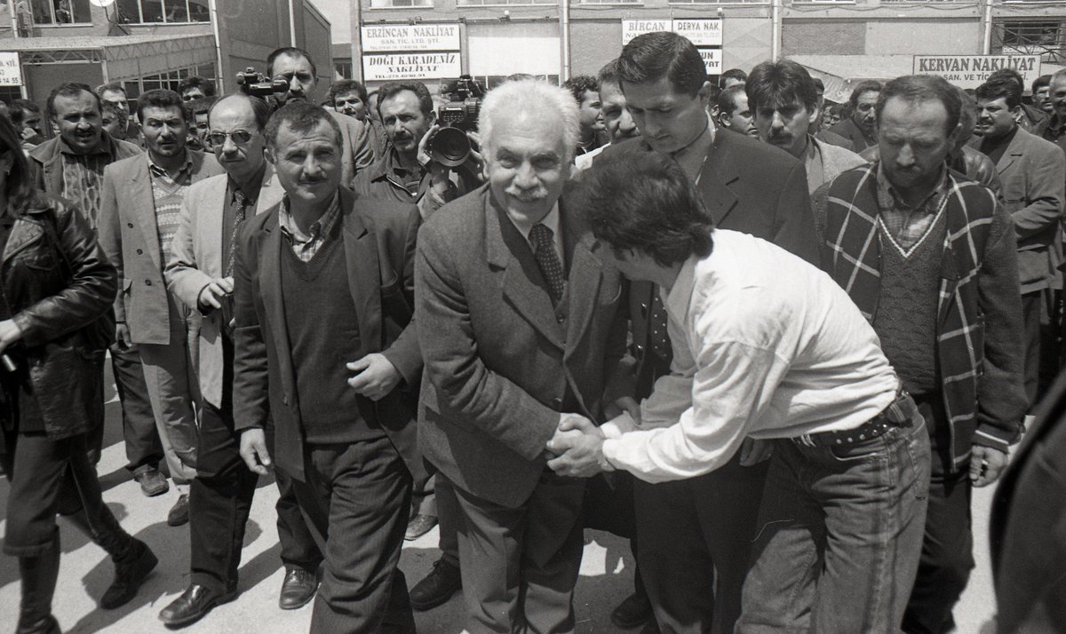 Tüm hayatı işçimizin hak mücadelesi, köylümüzün toprak sorunu, esnafımızın geçim derdi ile geçmiş Doğu Perinçek gibi lider varken...

Rantçıya, vurguncuya, dolar-borsa simsarlarına #MecburDeğilsin