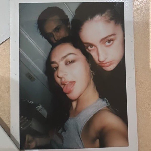 sennottfiles's tweet photo. rachel sennott and charli xcx https://t.co/0kQQDbwUsG