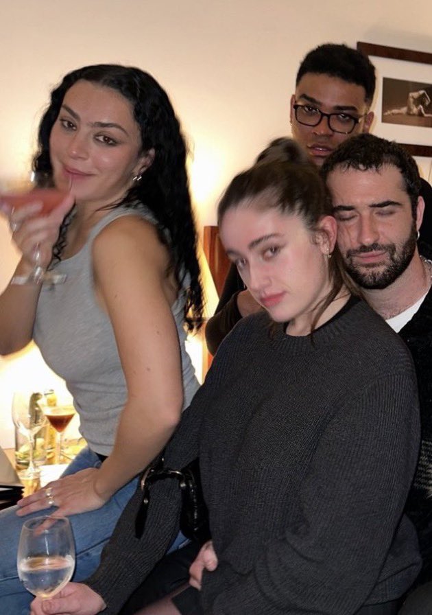 sennottfiles's tweet photo. rachel sennott and charli xcx https://t.co/0kQQDbwUsG