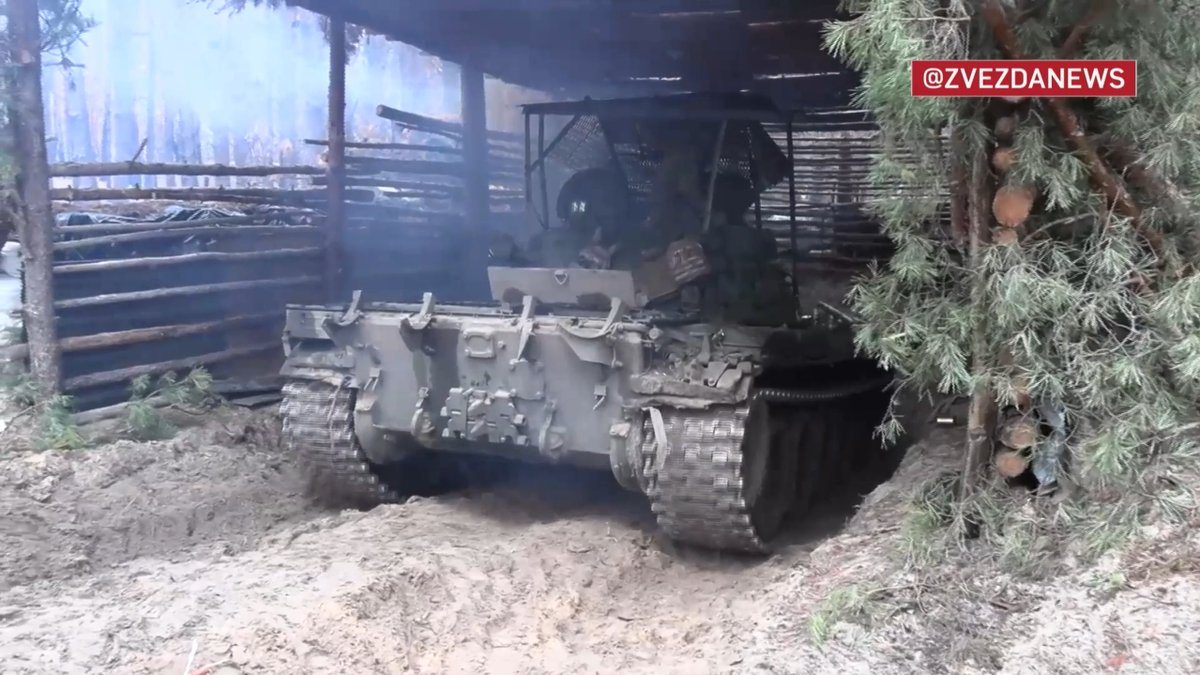 RALee85's tweet photo. A T-55 tank used by Russia's 810th Naval Infantry Brigade in Kherson Oblast.
https://t.co/7PPMWHaGwi https://t.co/3G70WkB2Wd