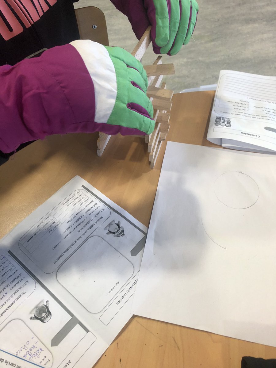 Pour la troisième année au #clgmontesquieu45, tous les 6emes sont sensibilisés aux troubles #dys dans le cadre de la semaine CESC. Des ateliers et des échanges avec les élèves . Des supers moments 😃😍😍😍