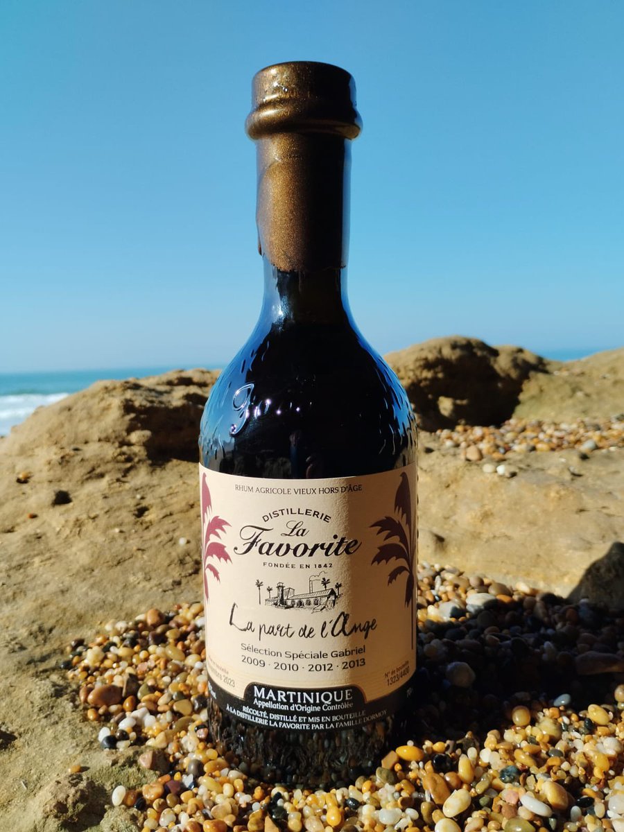 Luntrouvable's tweet photo. 🥃 Nouvelle Édition Limitée 🥃

Nous sommes ravis de vous présenter le Rhum La Favorite Vieux Cuvée Spéciale La Part de l'Ange 43% ! Une création exceptionnelle en l'honneur de Gabriel, célébrant 40 ans de dévouement à la distillerie La Favorite.

#luntrouvable https://t.co/Dk7J1IGiZj