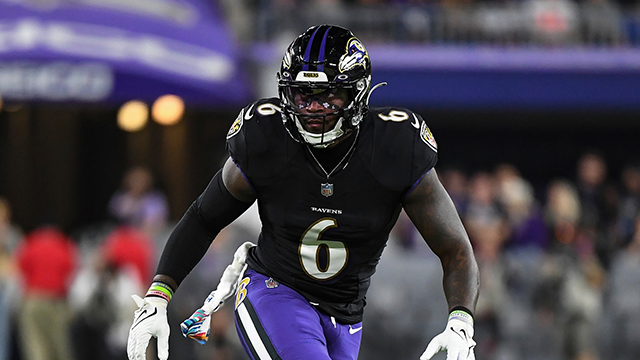 IKE_Packers's tweet photo. Will Patrick Queen take De'Vondre Campbell's spot on the Packers?

Patrick Queen is a game-changing linebacker free agent who gets sacks, forces fumbles and makes the occasional interception. He runs a 4.50 40-yard dash and will be 25 years old entering the 2024 season. 

Unless Baltimore uses the franchise tag he'll hit the open market, and with the Ravens likely having to tag star defensive lineman Justin Madubuike, there's a good chance the Packers will be able to swoop in with an offer.

Queen's 2023 stats:
• 133 total tackles
• 84 solo tackles
• 9 tackles for loss
• 6 quarterback hits
• 3.5 sacks
• 1 forced fumble
• 1 fumble recovery
• 1 interception

Asked about the possibility of him returning to the Ravens, Queen said: "Definitely would be nice to come back, but, at the same time, I gotta do what’s best for me, best for my family"

What do you think Packers fans? Would you like to see Patrick Queen in Green Bay?