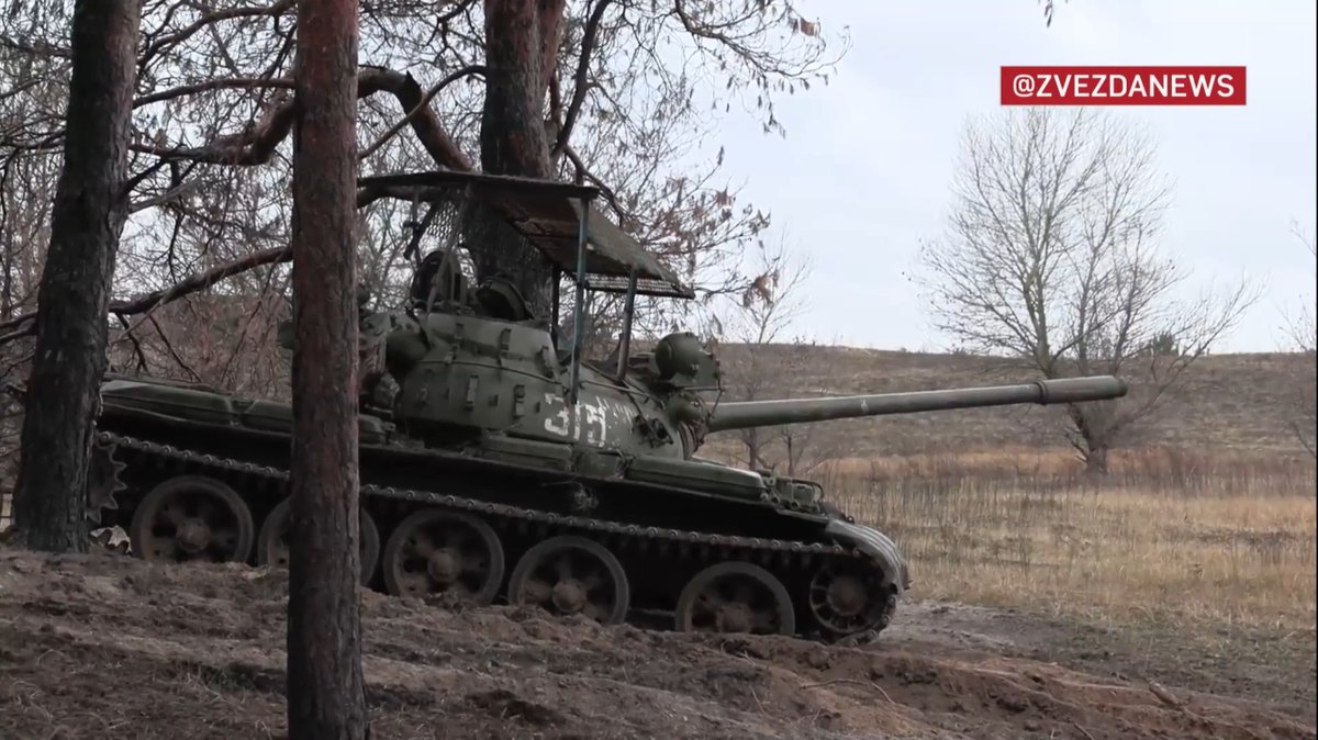RALee85's tweet photo. A T-55 tank used by Russia's 810th Naval Infantry Brigade in Kherson Oblast.
https://t.co/7PPMWHaGwi https://t.co/3G70WkB2Wd