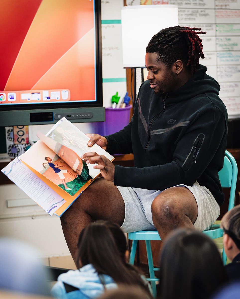 It was great to come take part in the Readers Become Leaders program with @fortworthisd 

-In the 5 years the program has run in the Fort Worth ISD more than 92,000 elementary school students have read over 101 million minutes. 

- This past year we had 78 schools and 38,000+