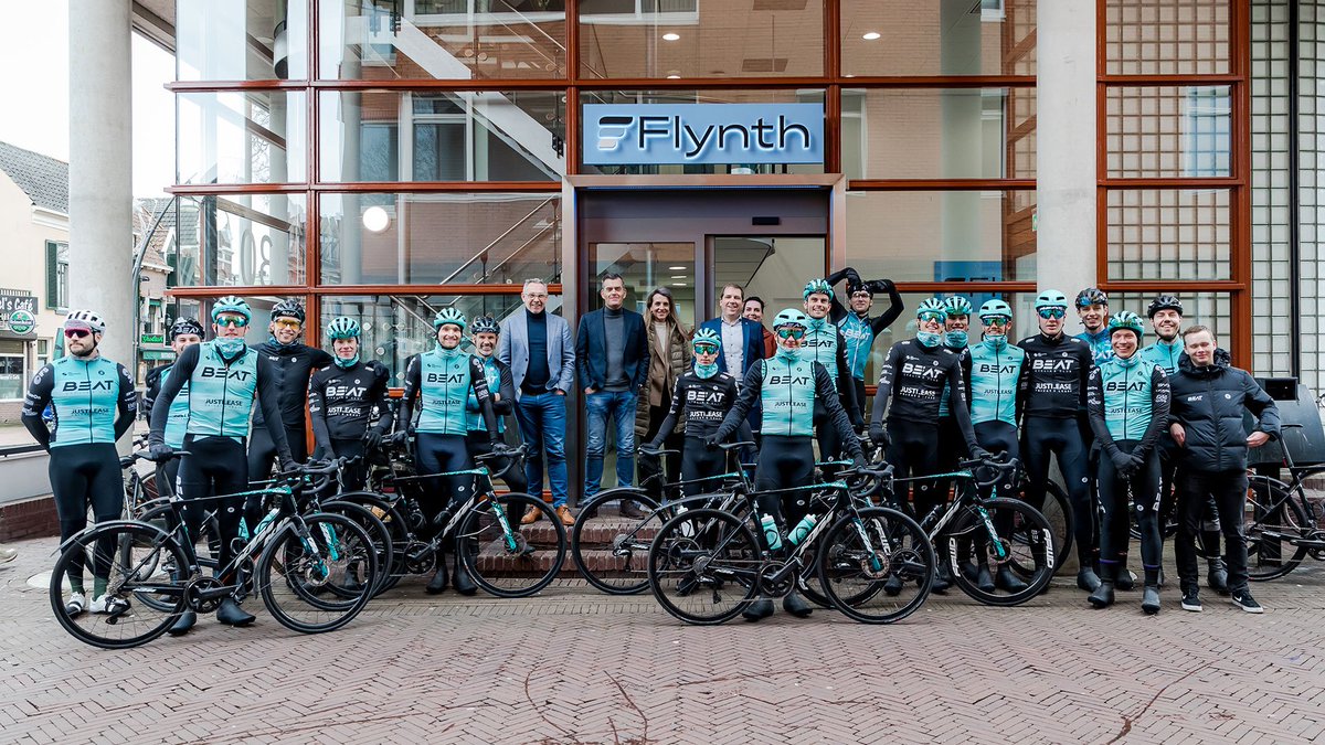 Flynthtweets's tweet photo. Als trotse partner van @BEATcycling verwelkomden we deze renners afgelopen vrijdag tijdens hun ronde door Zwolle, welkom in hartje centrum! Op 2 maart neemt @BEATcycling ook deel aan de @stervanzwolle. We kijken er naar uit om hen aan te moedigen!  #Wielrennen  #TrotsePartner https://t.co/NeG4j2Fdnj