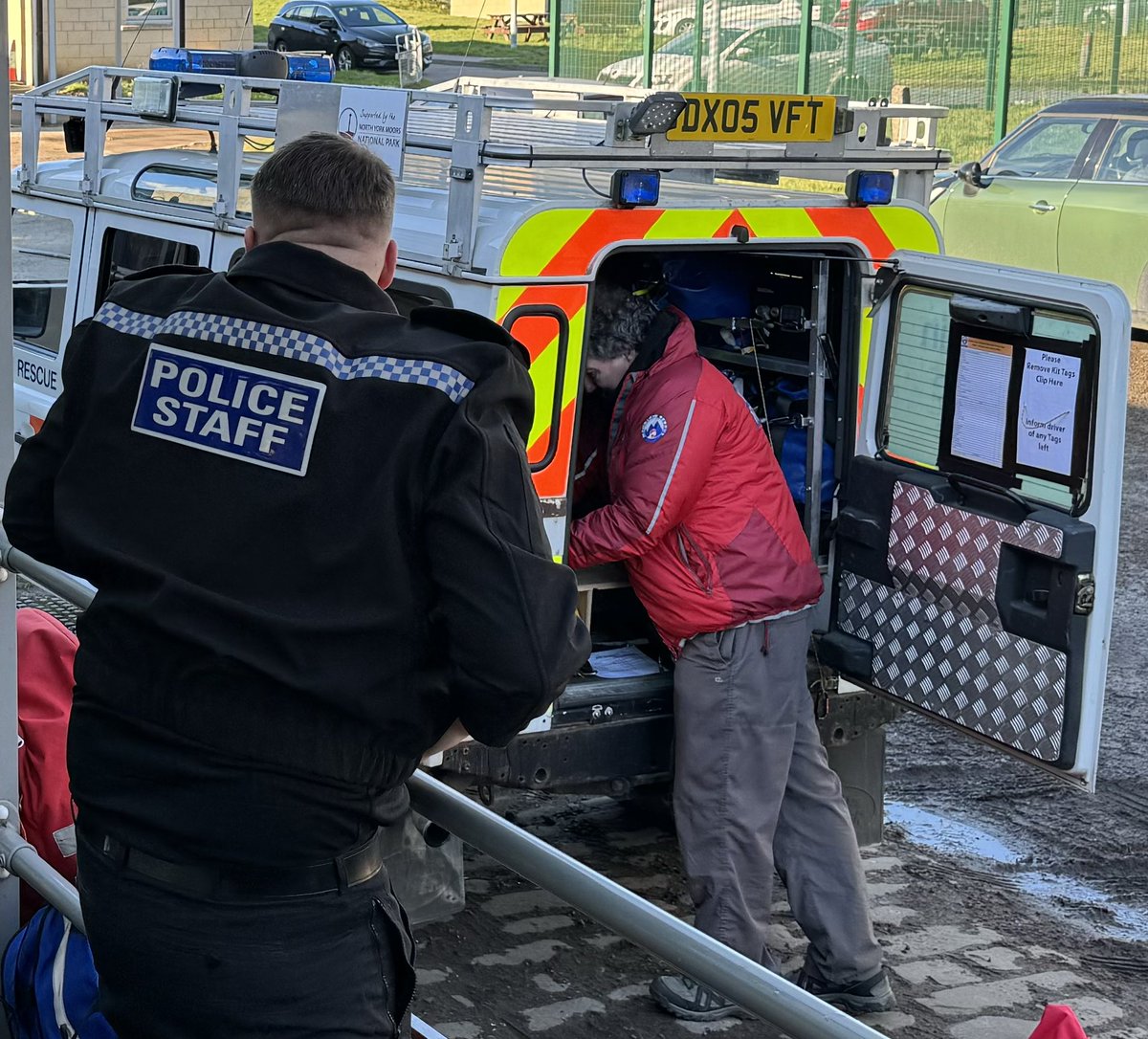scarrescue's tweet photo. Team members presenting on behalf of the North Yorkshire Mountain and Cave Rescue teams to @NYorksPolice Comms Office Course earlier today.
@CaveRescueOrg @ClevelandMRT @SwaledaleMRT @uwfra @MRSearchDogsEng @raf_mrs @northyorkspfcc @MountainResqUK https://t.co/A4R0krytfk